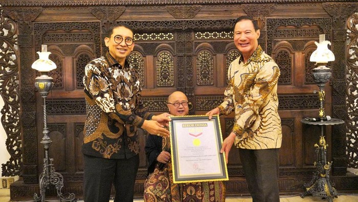 Buku_Lampu_Antik_Rekor_MURI_Apresiasi_Menbud_Kisah_Inspiratifnya