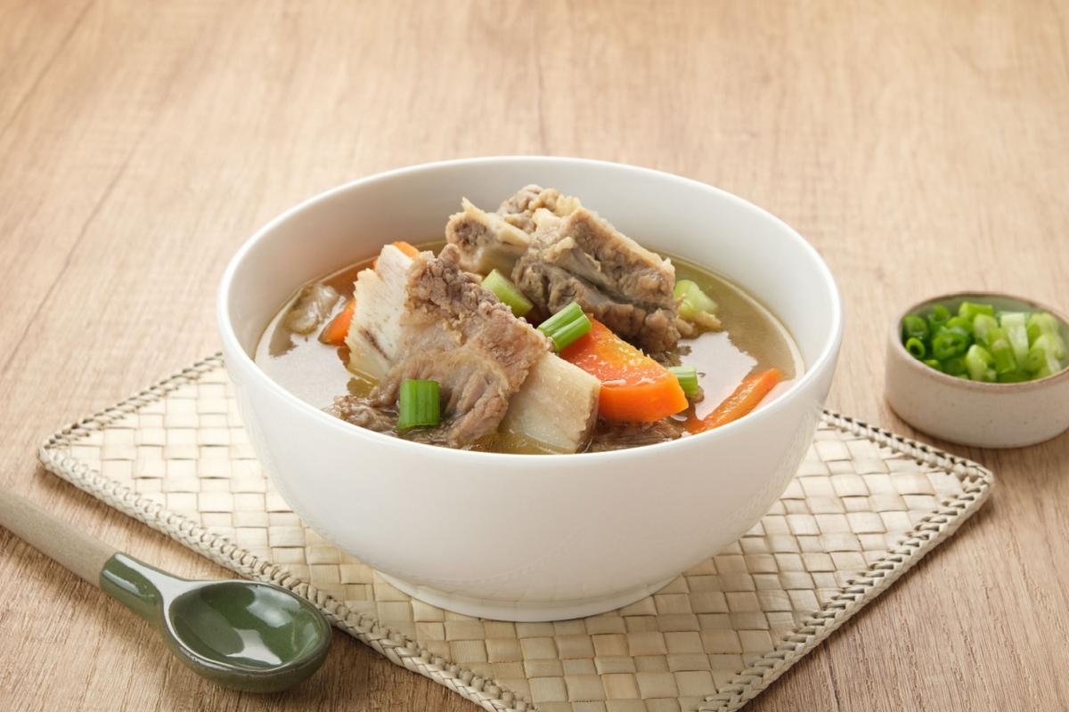 Resep Sop Iga Sapi Bening Lezat, Daging Empuk Kuah Segar Resep Sop Iga Sapi Bening Lezat, Daging Empuk Kuah Segar