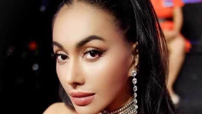 Denada Cantik! Transformasi Drastis Pasca Operasi Hidung Thailand