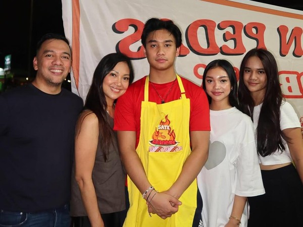 Inspirasi Luar Biasa: Bocah Jual Sate Sukses Tanpa Modal Orang Tua