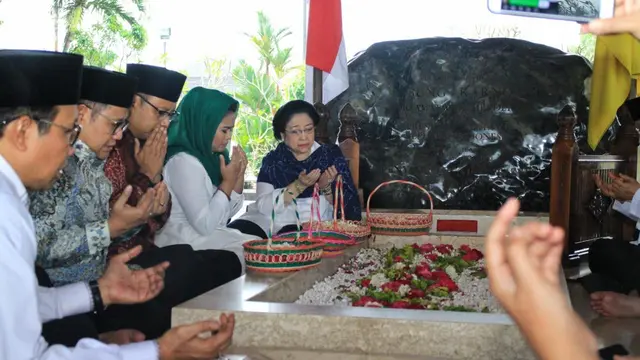 Megawati ziarah Makam Bung Karno, hari kelahirannya di Blitar