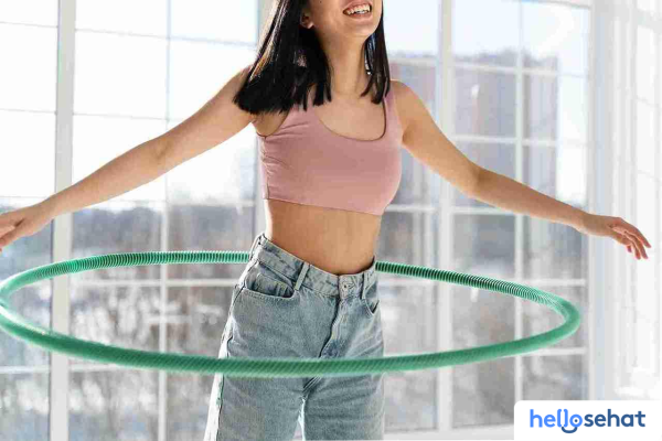 Turunkan Berat Badan: 7 Manfaat Ajaib Hula Hoop